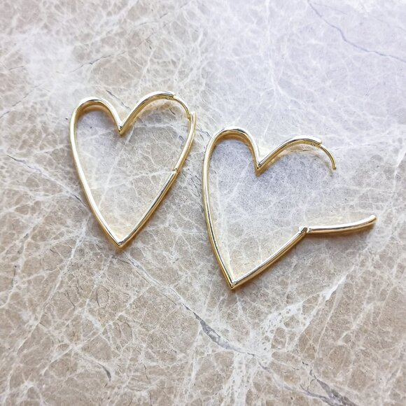 NEW Kendra Scott Gold Ansley Heart Hoop Earrings - Picture 3 of 3
